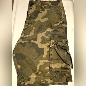 Men’s Old Navy Lived-In Straight Cargo Shorts